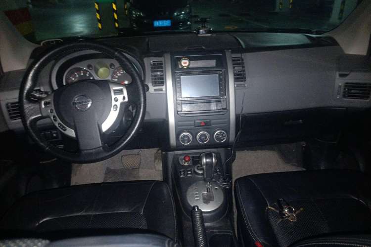 Used Nissan X-Trail 2010 2.5L CVT Luxury Edition 4WD Center Console