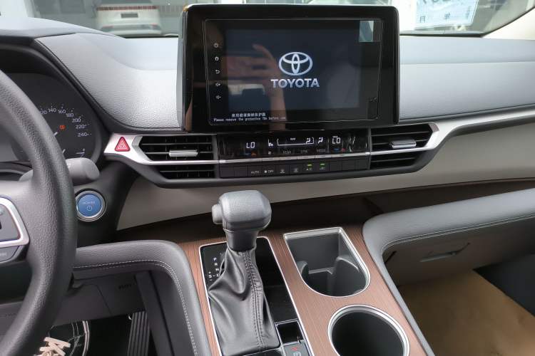 Used Toyota Sienna 2023 2.5L Hybrid Comfort Edition