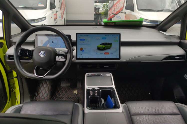 Used Hycan Z03 2021 Trendy Smart Edition Center Console