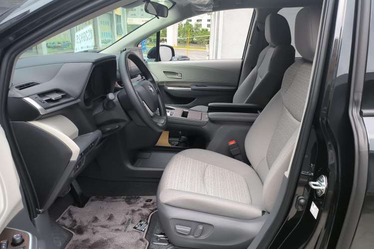 Used Toyota Sienna 2023 2.5L Hybrid Comfort Edition