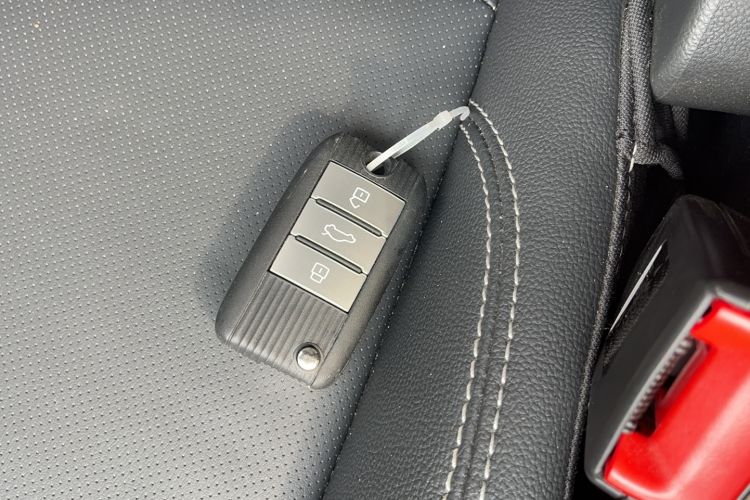 Used Roewe i6 2020 PLUS 1.6L CVT 4G Connected Glory Flagship Edition
