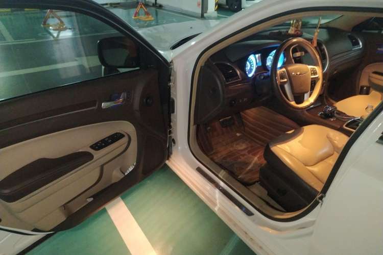 Used Chrysler 300C 2013 3.6L Prestige Edition
