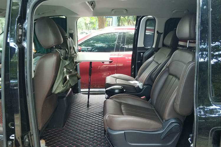 Used FORTHING Lingzhi PLUS 2021 2.0L Manual Luxury 7-Seater