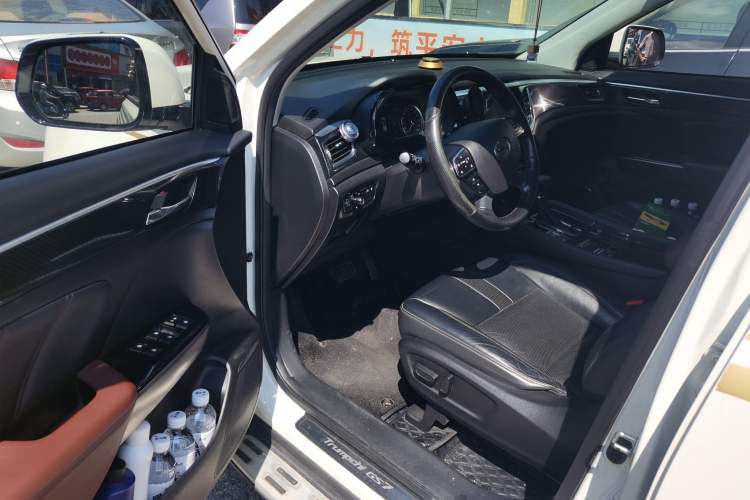 Used GAC Trumpchi GS7 2017 280T Two-Wheel Drive Luxury Model
