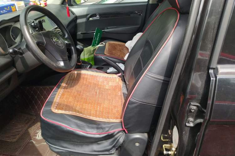 Used Land X8 2012 Explorer Edition 2.5T Diesel 4x2 Luxury Model China IV Standard