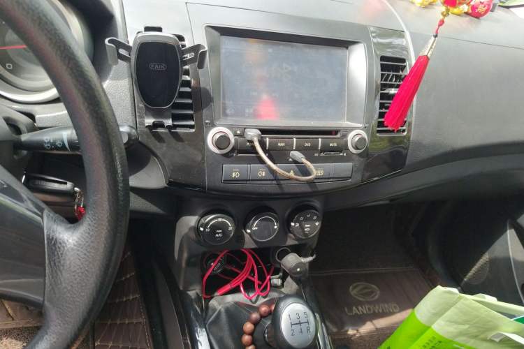 Used Land X8 2012 Explorer Edition 2.5T Diesel 4x2 Luxury Model China IV Standard