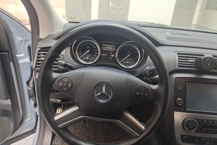 Used Mercedes-Benz R-Class 2014 R 320 4MATIC Business Model