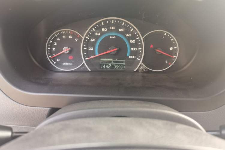 Used Wuling Rongguang V 2015 1.2L Base Version
