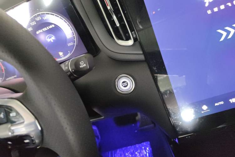 Used Hongqi HS3 2023 2.0T Two-Wheel Drive Available Version