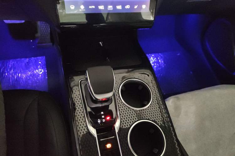 Used Hongqi HS3 2023 2.0T Two-Wheel Drive Available Version