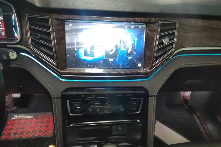 Used Zotye Domy X7 2017 1.8T Manual Luxury Model
