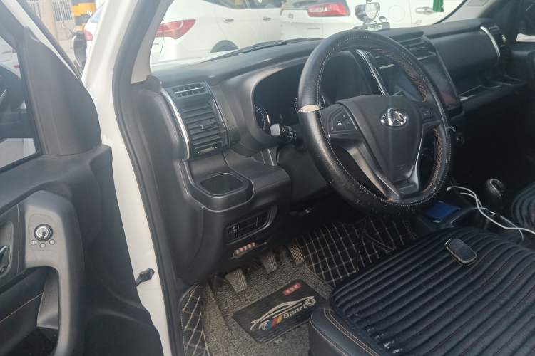 Used CHANGAN OSHAN X70A 2019 1.5L Manual Luxury Model China VI Standard