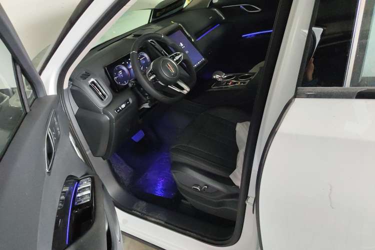 Used Hongqi HS3 2023 2.0T Two-Wheel Drive Available Version