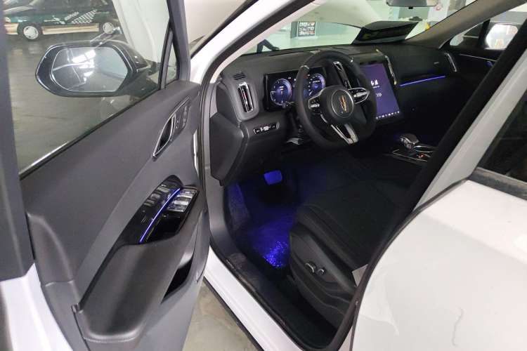 Used Hongqi HS3 2023 2.0T Two-Wheel Drive Available Version