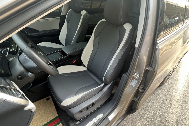 Used Volkswagen ID.6 CROZZ 2021 Long-Range PURE+ Edition Left Front Seat