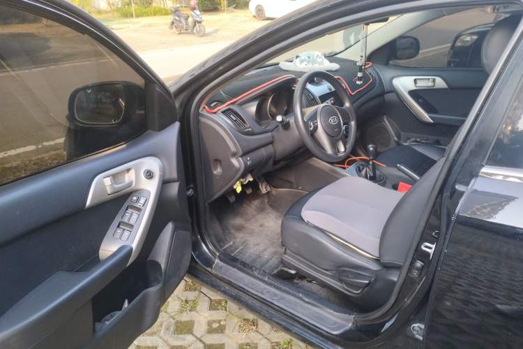 Used Kia Forte 2011 1.6L MT GL
