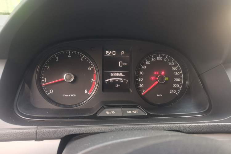 Used Volkswagen Gran Lavida 2013 1.6L Automatic Fashion Model Odometer Close Up