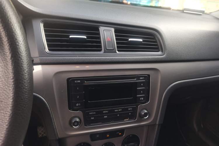 Used Volkswagen Gran Lavida 2013 1.6L Automatic Fashion Model Audio And AC Panel