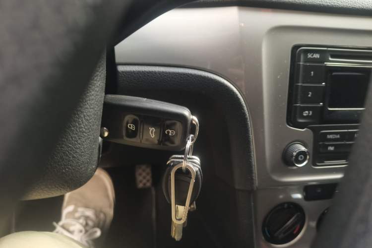 Used Volkswagen Gran Lavida 2013 1.6L Automatic Fashion Model Vehicle Key