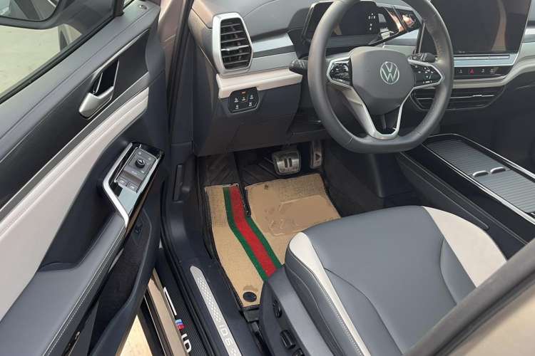 Used Volkswagen ID.6 CROZZ 2021 Long-Range PURE+ Edition Driver Seat