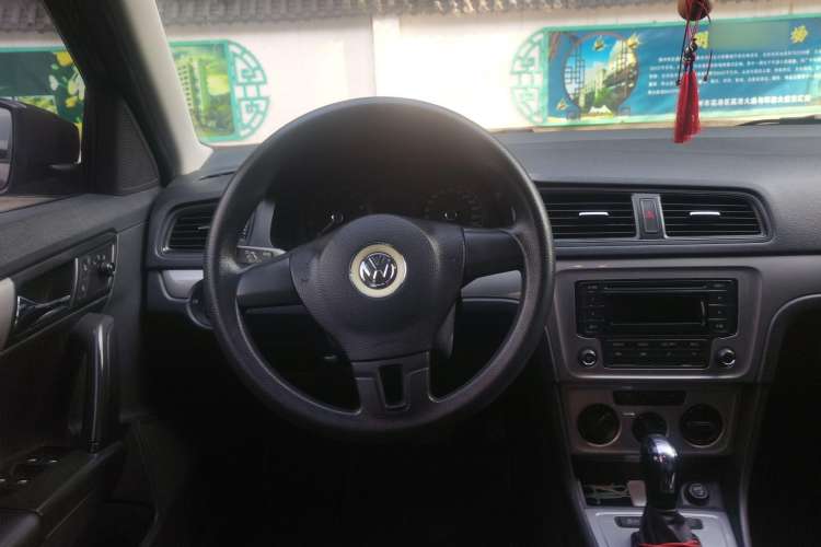 Used Volkswagen Gran Lavida 2013 1.6L Automatic Fashion Model Steering Wheel