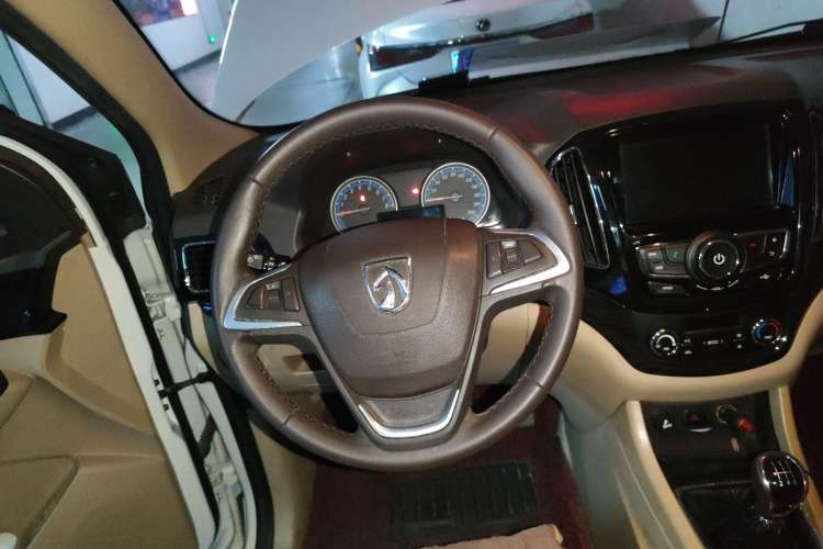 Used Baojun 730 2015 1.8L Manual Luxury Navigation ESP Version 7-seater