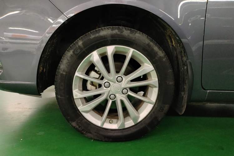 Used Geely Auto Vision 2019 Upgraded Model 1.5L Manual Luxury Version China VI Standard
