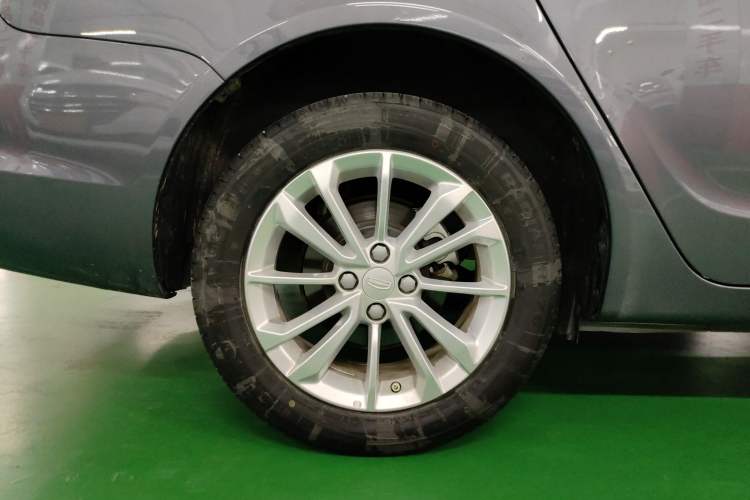 Used Geely Auto Vision 2019 Upgraded Model 1.5L Manual Luxury Version China VI Standard
