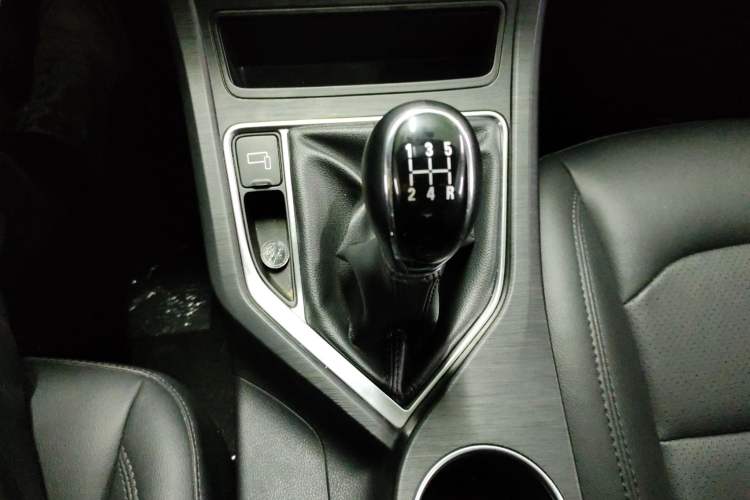 Used Geely Auto Vision 2019 Upgraded Model 1.5L Manual Luxury Version China VI Standard
