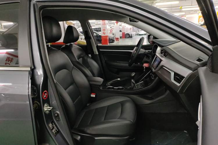 Used Geely Auto Vision 2019 Upgraded Model 1.5L Manual Luxury Version China VI Standard
