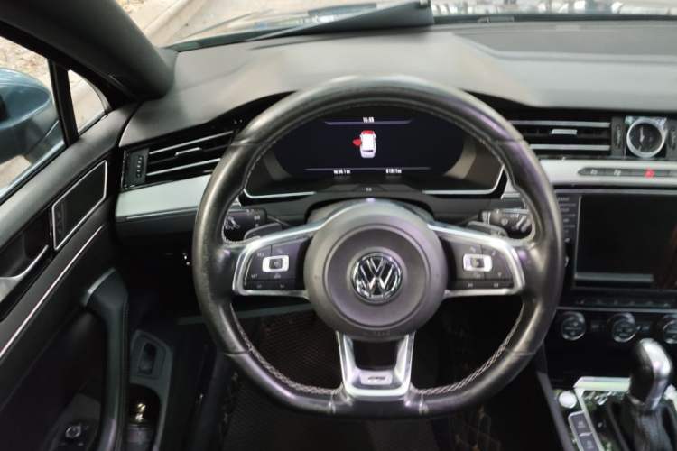 Used Volkswagen Variant 2016 380TSI Two-Wheel Drive R-Line Version