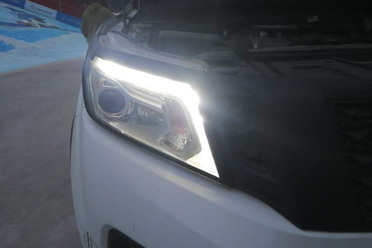 Used Nissan Navara 2017 2.5L Automatic 4x4 Luxury Edition QR25