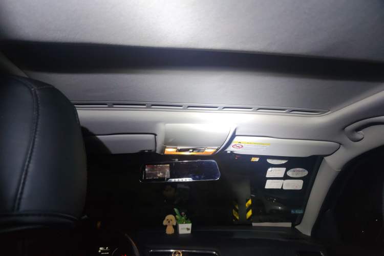 Used Volkswagen Gran Lavida 2013 1.6L Automatic Comfort Model Headliner