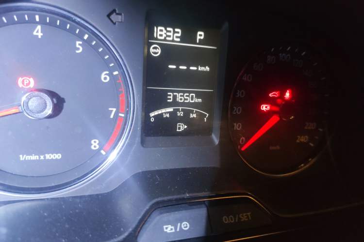 Used Volkswagen Gran Lavida 2013 1.6L Automatic Comfort Model Odometer Close Up