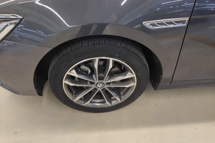 Used BYD Qin Pro 2020 Beyond Edition 1.5TI Automatic Flagship Version Left Front Wheel Hub