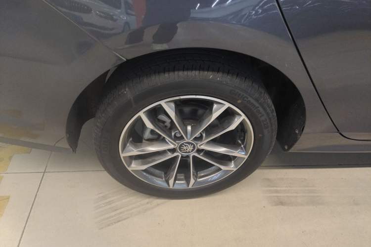 Used BYD Qin Pro 2020 Beyond Edition 1.5TI Automatic Flagship Version Right Rear Wheel Hub