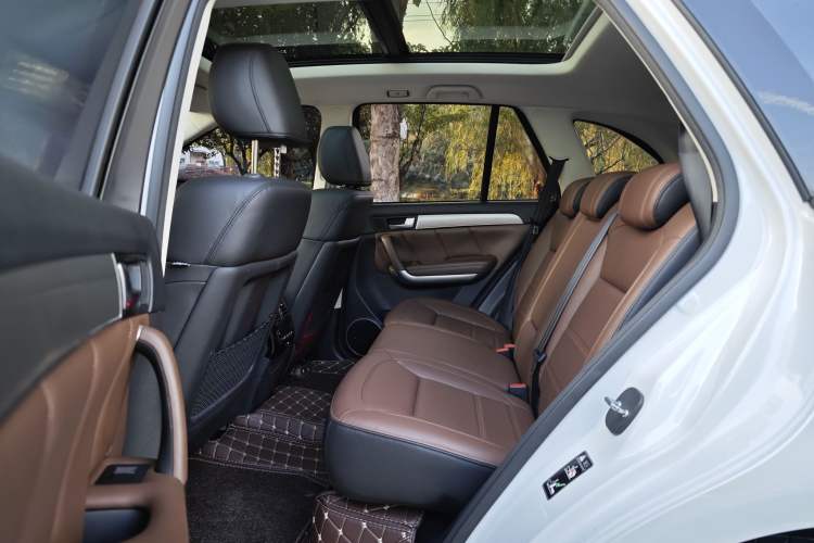 Used Haval H8 2017 2.0T Gasoline Two-Wheel Drive Smart Edition
