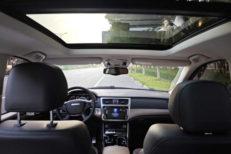 Used Haval H8 2017 2.0T Gasoline Two-Wheel Drive Smart Edition
