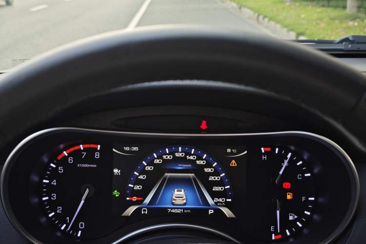 Used Haval H8 2017 2.0T Gasoline Two-Wheel Drive Smart Edition
