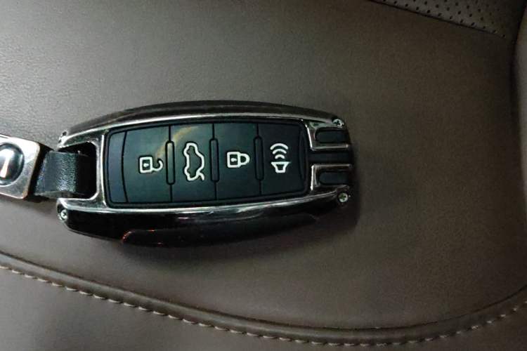 Used Haval H8 2017 2.0T Gasoline Two-Wheel Drive Smart Edition
