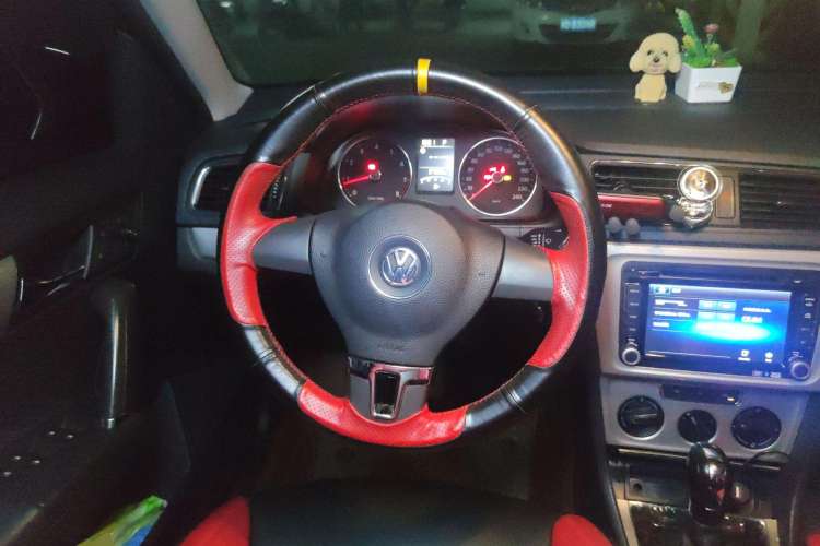 Used Volkswagen Gran Lavida 2013 1.6L Automatic Comfort Model Steering Wheel