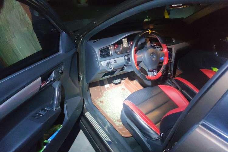 Used Volkswagen Gran Lavida 2013 1.6L Automatic Comfort Model Driver Seat