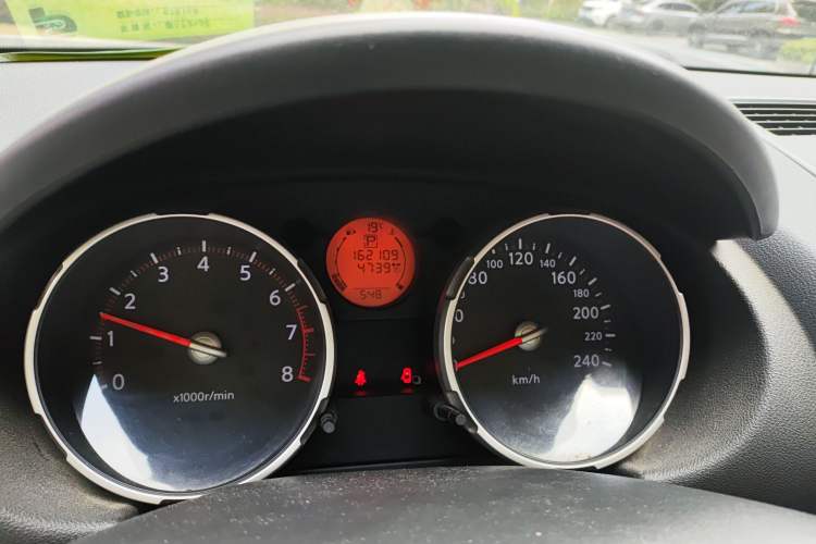 Used Nissan Qashqai 2010 20X LE CVT 2WD Odometer Close Up