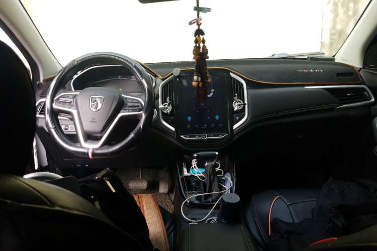 Used Baojun 530 2020 1.5T CVT Prestige Connected Version 7 Seats Center Console