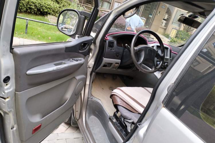 Used FORTHING Lingzhi 2012 M5 Q3 2.0L 7-Seater Long-Wheelbase Comfort Edition
