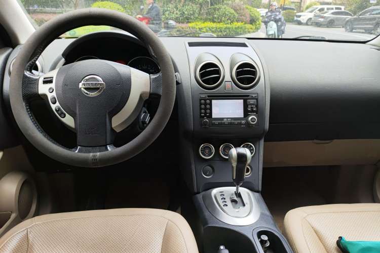 Used Nissan Qashqai 2010 20X LE CVT 2WD Center Console