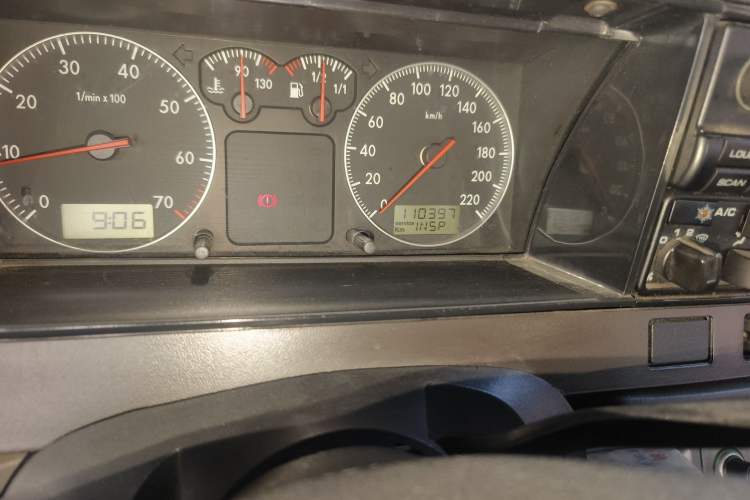 Used Volkswagen Santana Classic 2007 1.8L Jingchang Model Odometer Close Up