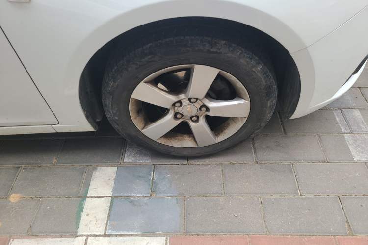 Used Chevrolet Cruze 2013 Hatchback 1.6L Manual Luxury Model
