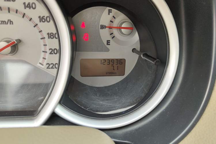 Used Nissan Tiida Sedan 2008 1.6L Manual Smart Version Odometer Close Up