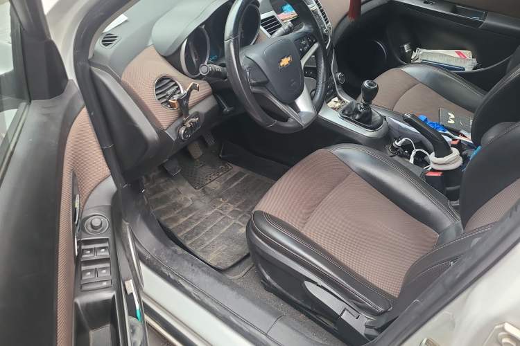 Used Chevrolet Cruze 2013 Hatchback 1.6L Manual Luxury Model
